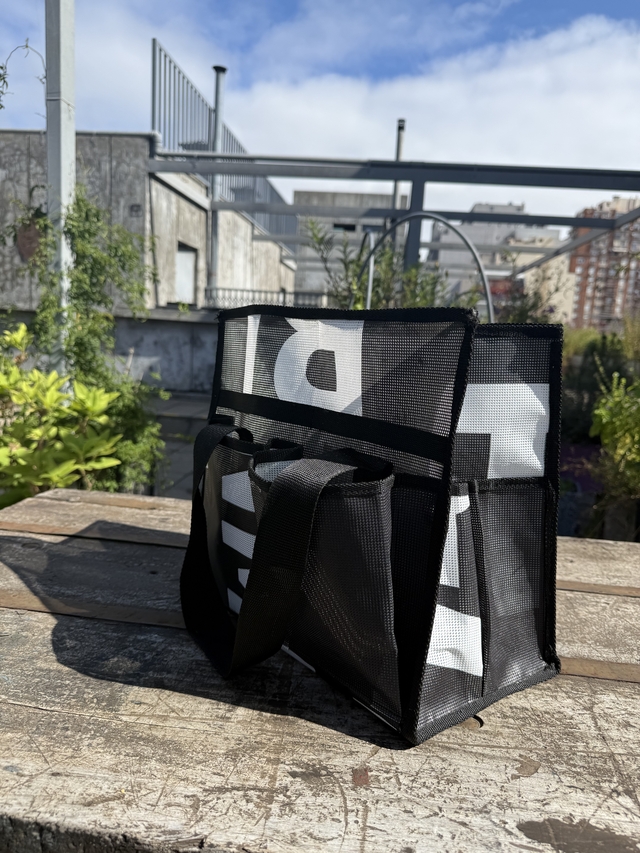 Del descarte al diseño: Sitopia lanza un bolso hecho con residuos de eventos